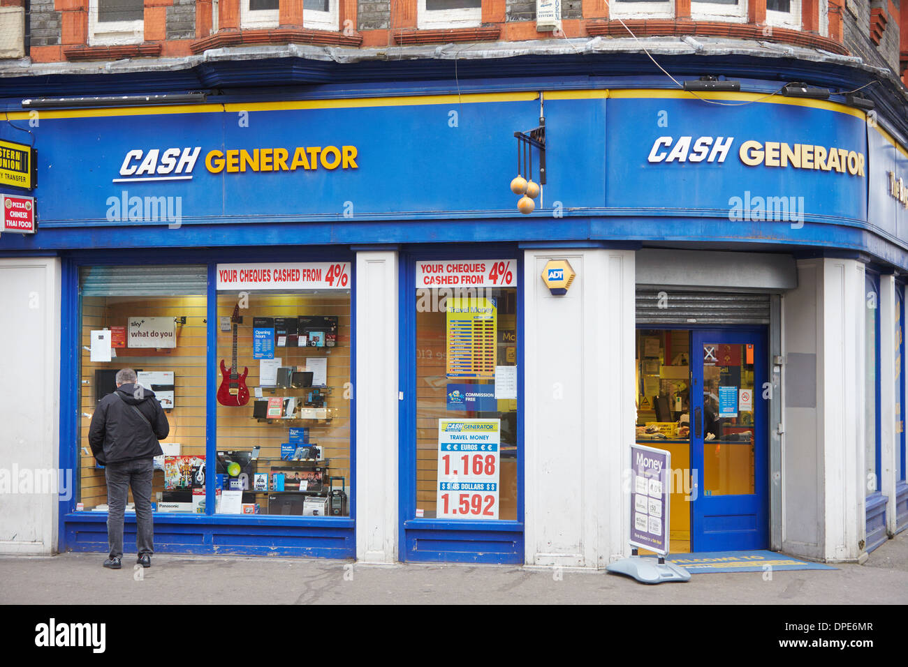 Branch of Cash Generator pawnbrokers in Reading city centre Stock Photo ...