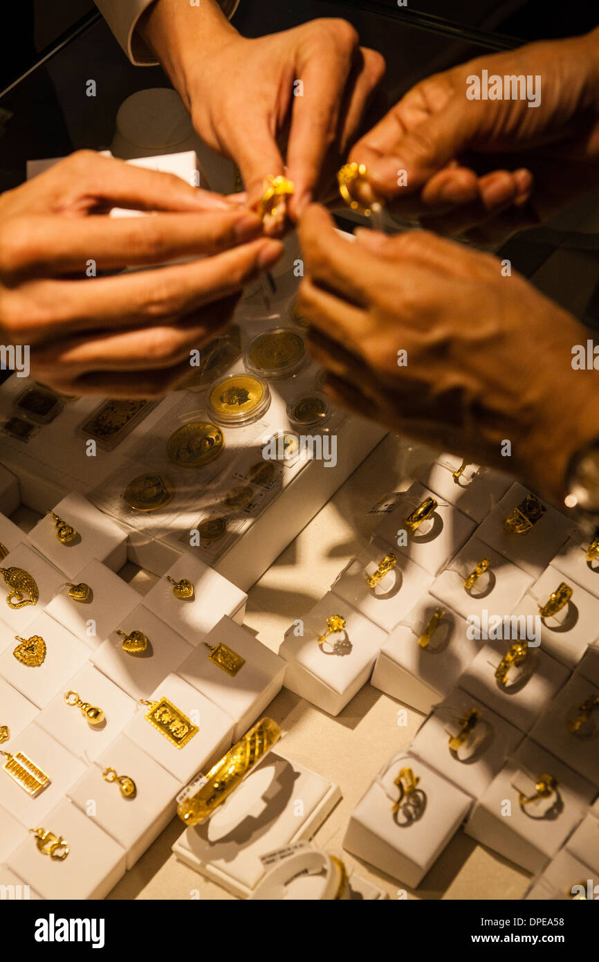 Pawn gold ring deals
