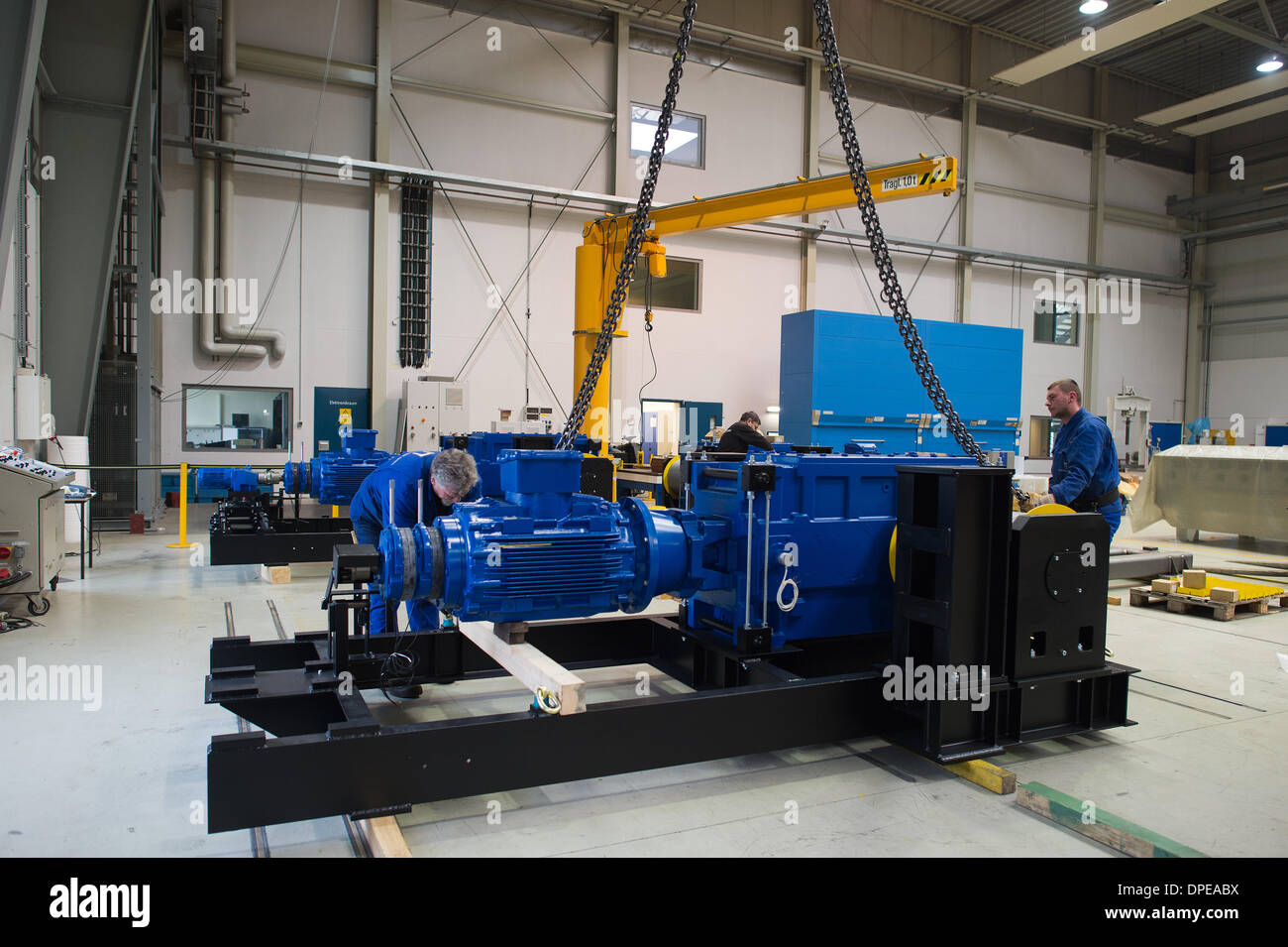 Dresden Germany 10th Jan 2014 Two Employees Of The Stagecraft Stock Photo Alamy
