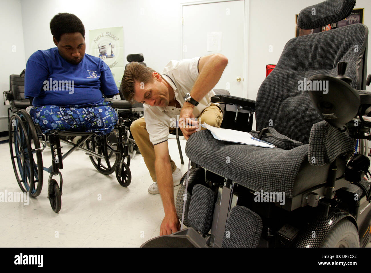 (Published 11/27/2005, E-3) NXTrentWheelchair247481x002 - shot 10/21/05