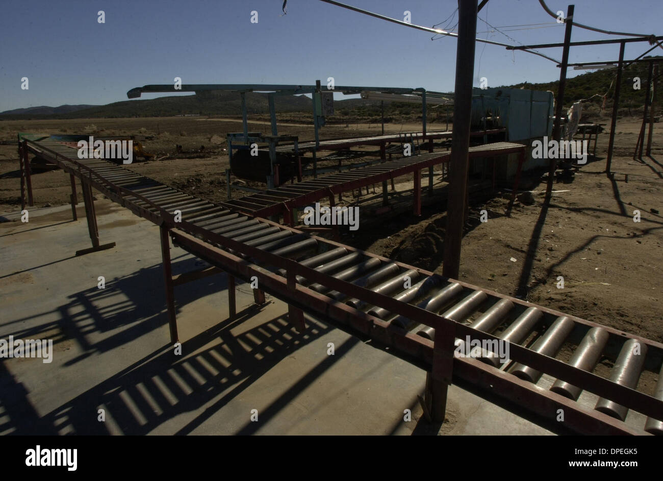 (Published 12/15/2003, B-1, UTS1777768) The lone conveyor belt at the shut-down El Condor green onion packing plant in La Rumorosa, Mexico, just west of Mexicali, operated by Dos M Sales de Mexico and owned by an American, Michael Brazeel, is one that has possible conenctions to the tainted onions imported into the U.S. causing a Hepatitis A outbreak. Peggy Peattie photo Stock Photo