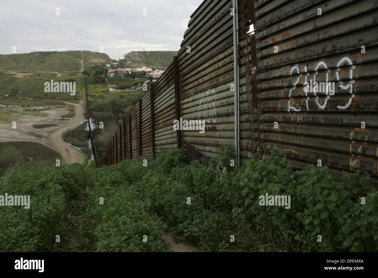 (Published 02/14/2005, B-1)The border fence, looking east, at Border Field Park To the left of the fence is the U.S., and to the right is a gated (no, really) community in Tijuana's Playas area. Peggy Peattie photo Stock Photo
