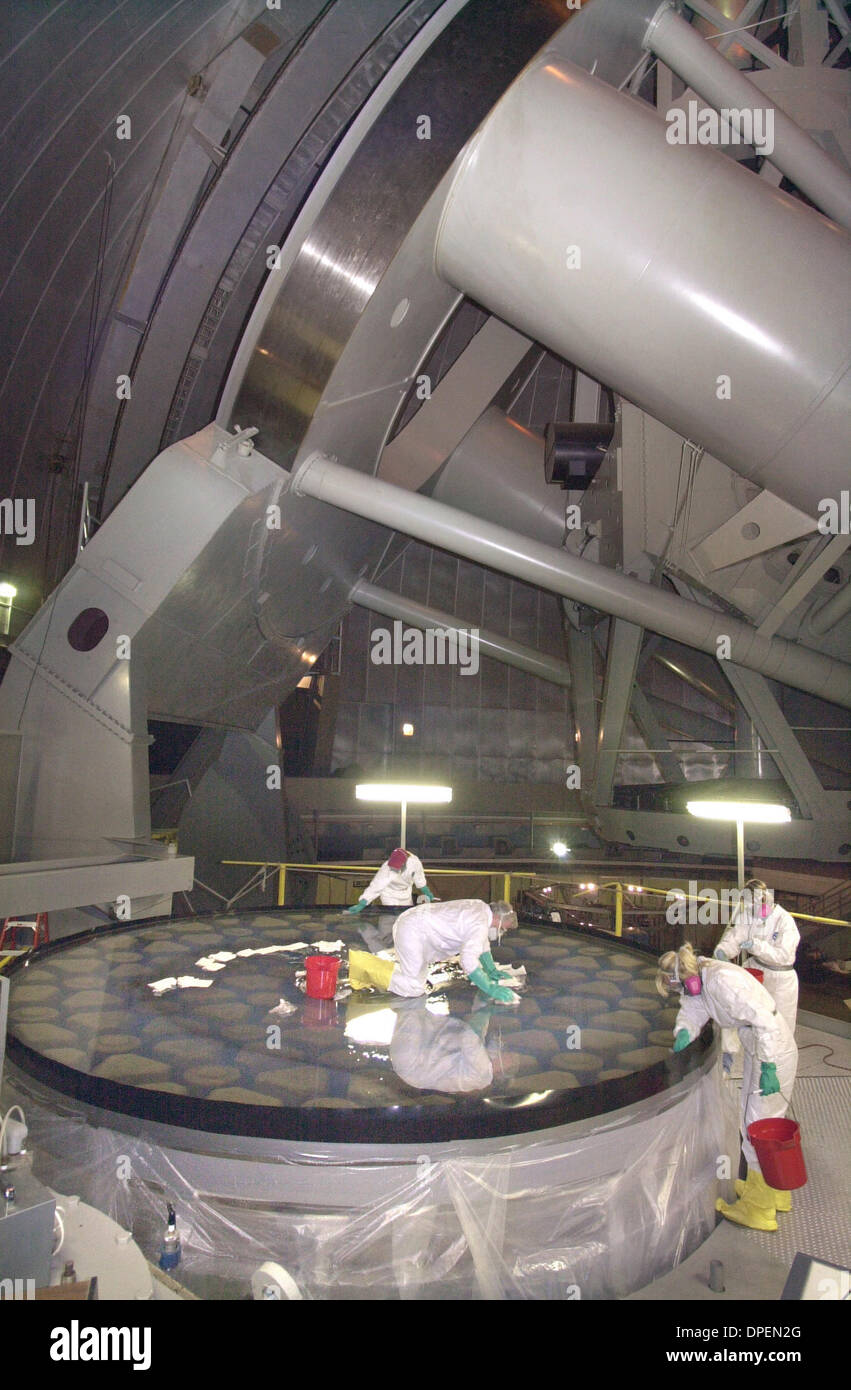 (Published 10/09/2003, B-2:6; UTS1765007) Overall view of Palomar Observatory's 200 inch diameter glass mirror that's been removed to get its reflective aluminum coating stripped off with acids to be re-coated. Above is some of the huge scope's operating machinery.  U/T photo CHARLIE NEUMAN Stock Photo