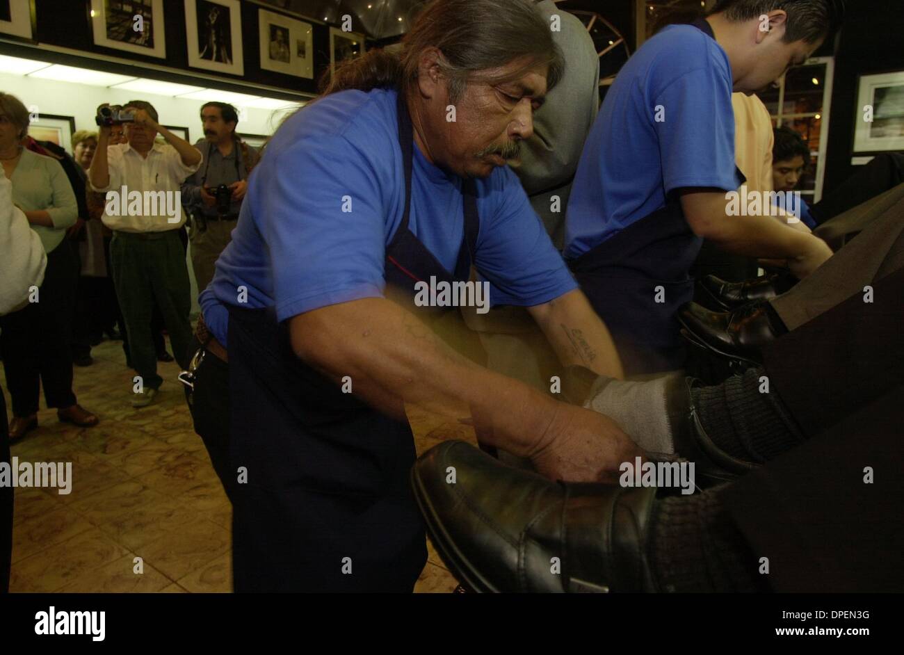 (published 05/11/2004, Eds. 1,7; UTS1806875) Shoe shine expert Manuel