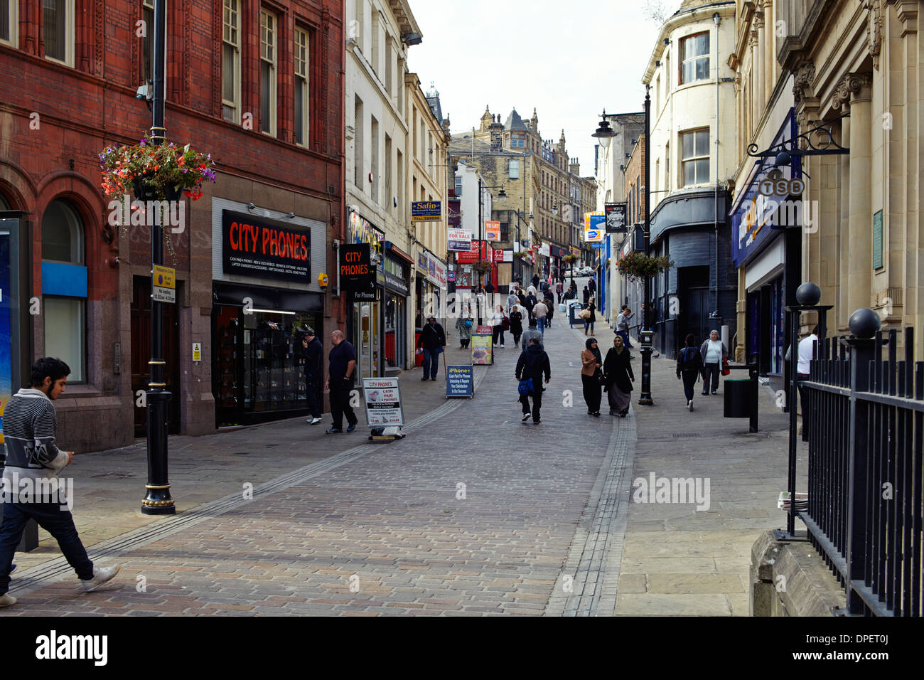 Bradford, Yorkshire shopping centre street Stock Photo Alamy