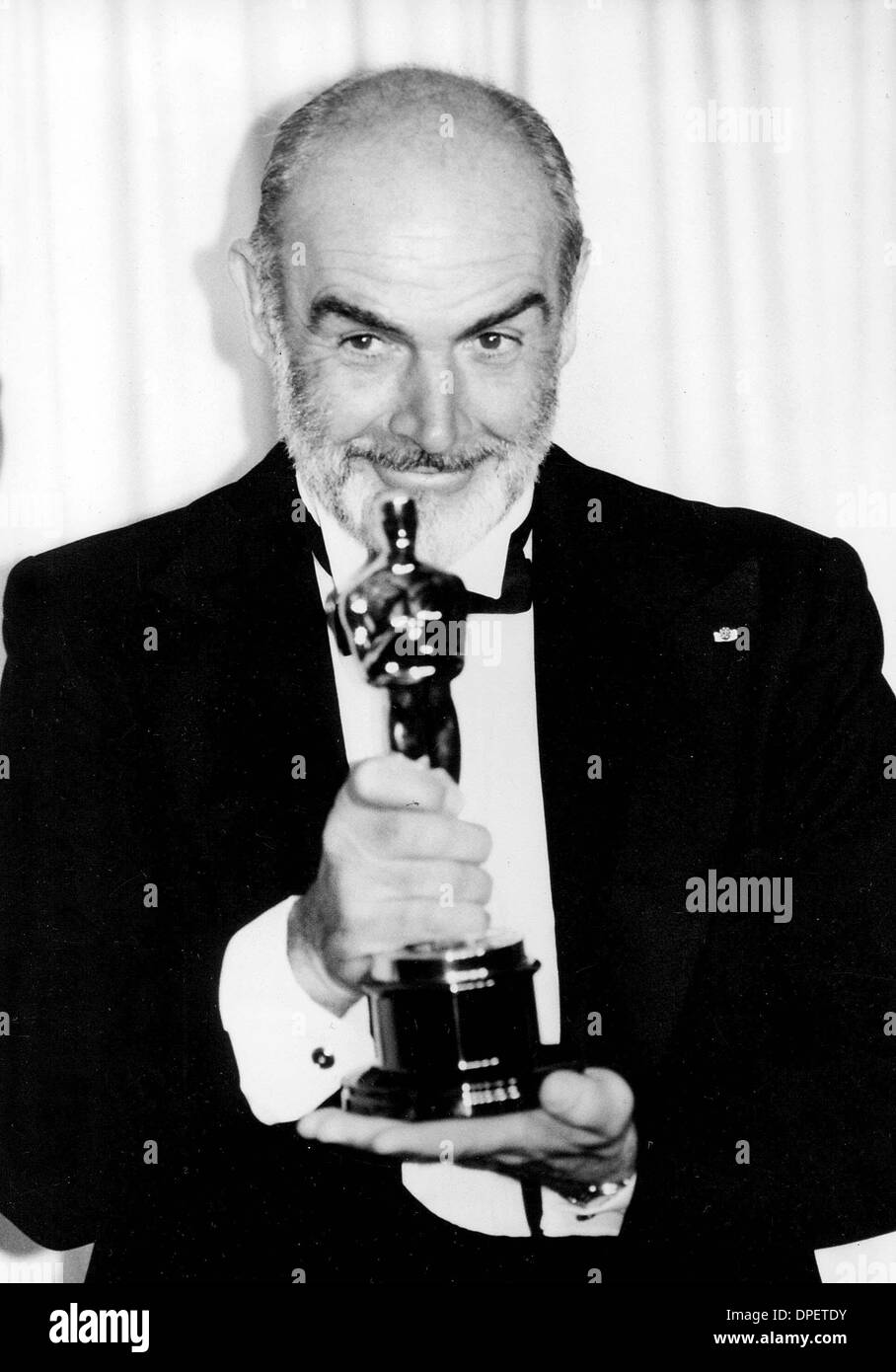 Apr. 12, 2006 SEAN CONNERY WITH HIS BEST SUPPORTING ACTOR AWARD AT