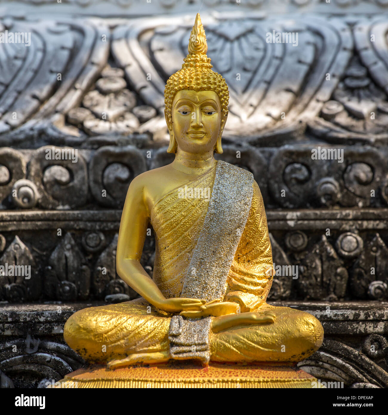 Golden buddha statue hi-res stock photography and images - Alamy