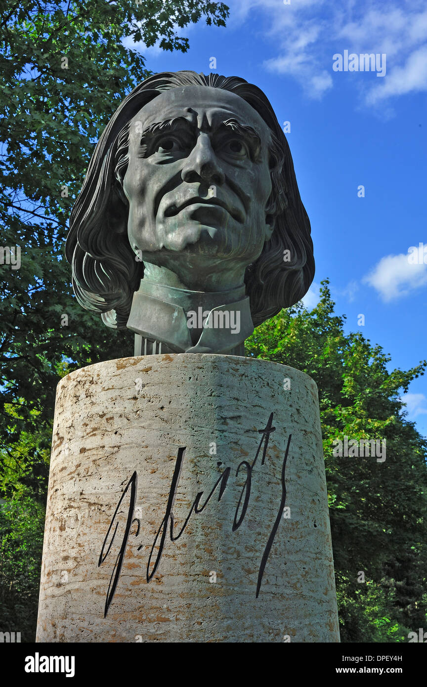 Bronze bust of the Hungarian composer Franz Liszt, by Arno Becker 1976