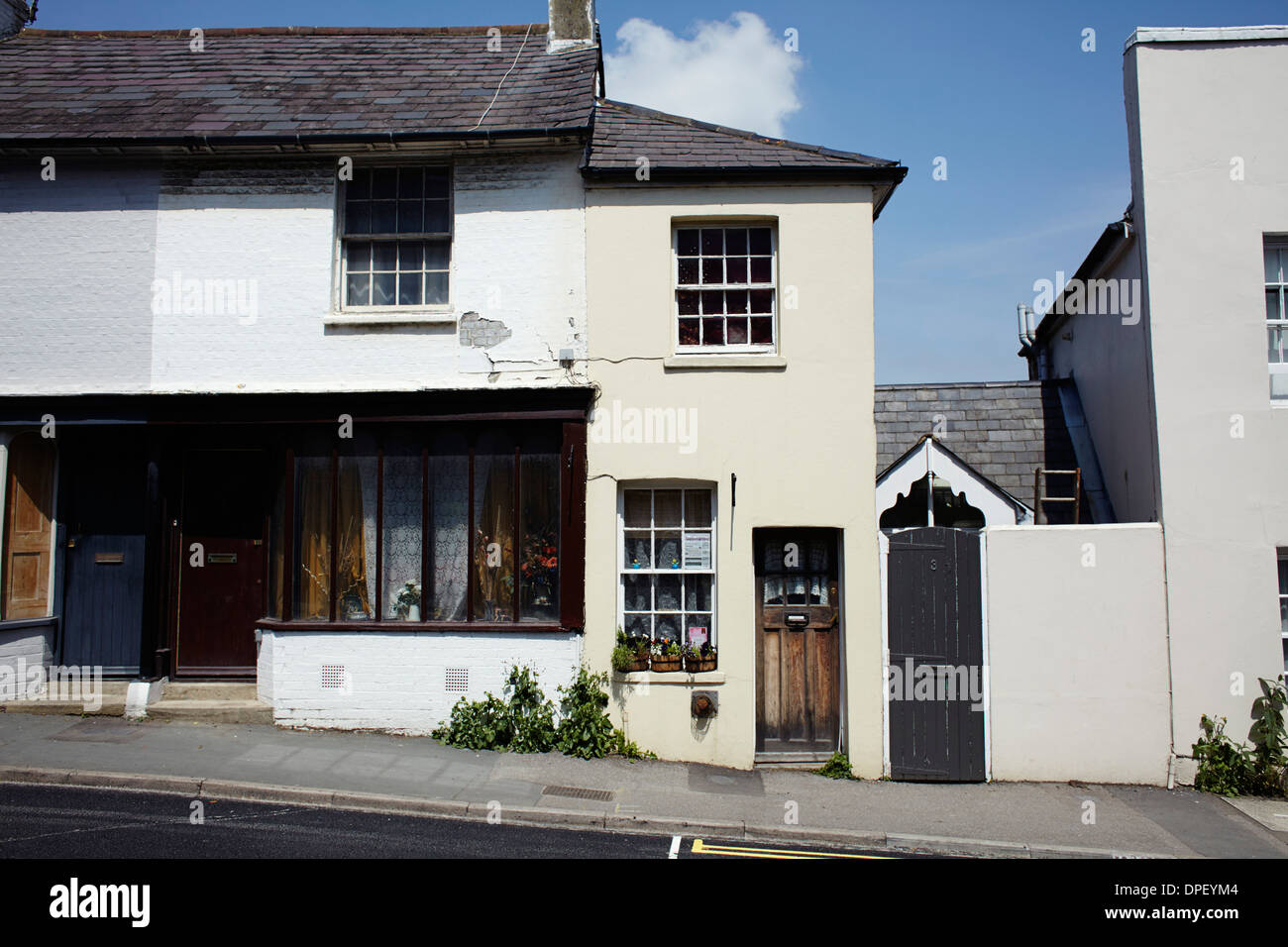 Narrow house hi-res stock photography and images - Alamy