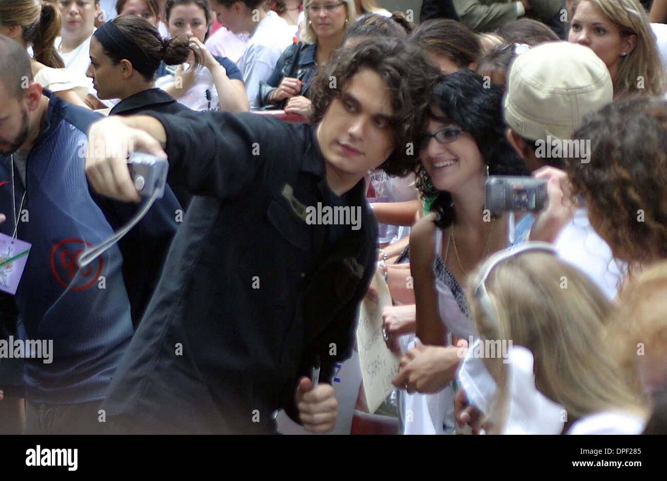 John mayer with fans hi-res stock photography and images - Alamy