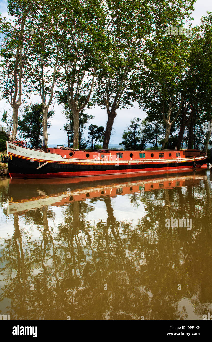 Canal du Midi reflections near Le Somail, Languedoc-Roussillon, France Stock Photo