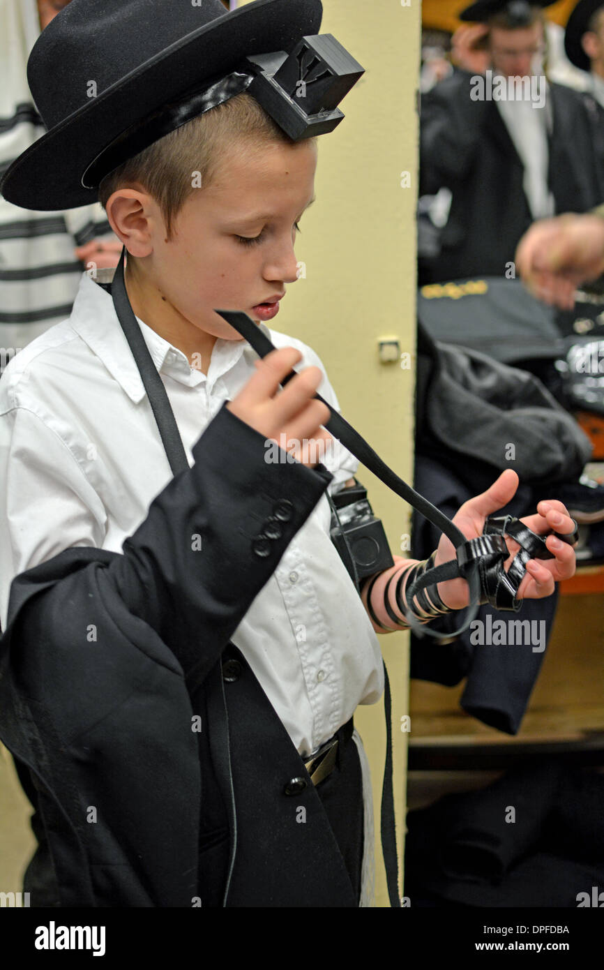 Queering Tefillin – Queering Judaism