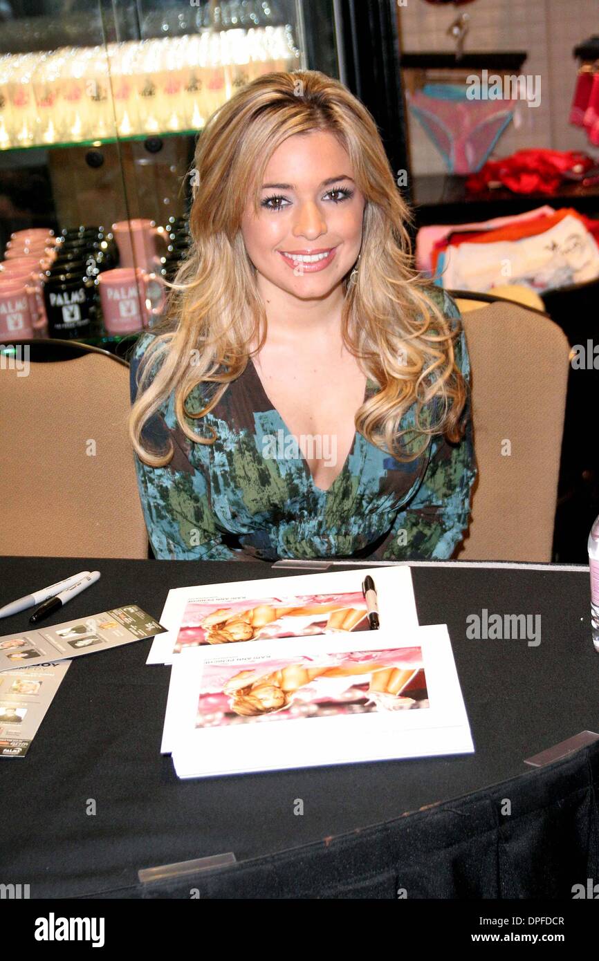 Kari Ann Peniche Hi-res Stock Photography And Images - Alamy