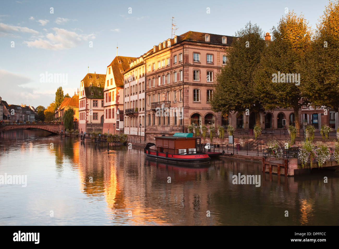 The River Ill and La Petite France, Strasbourg, Bas-Rhin, Alsace ...