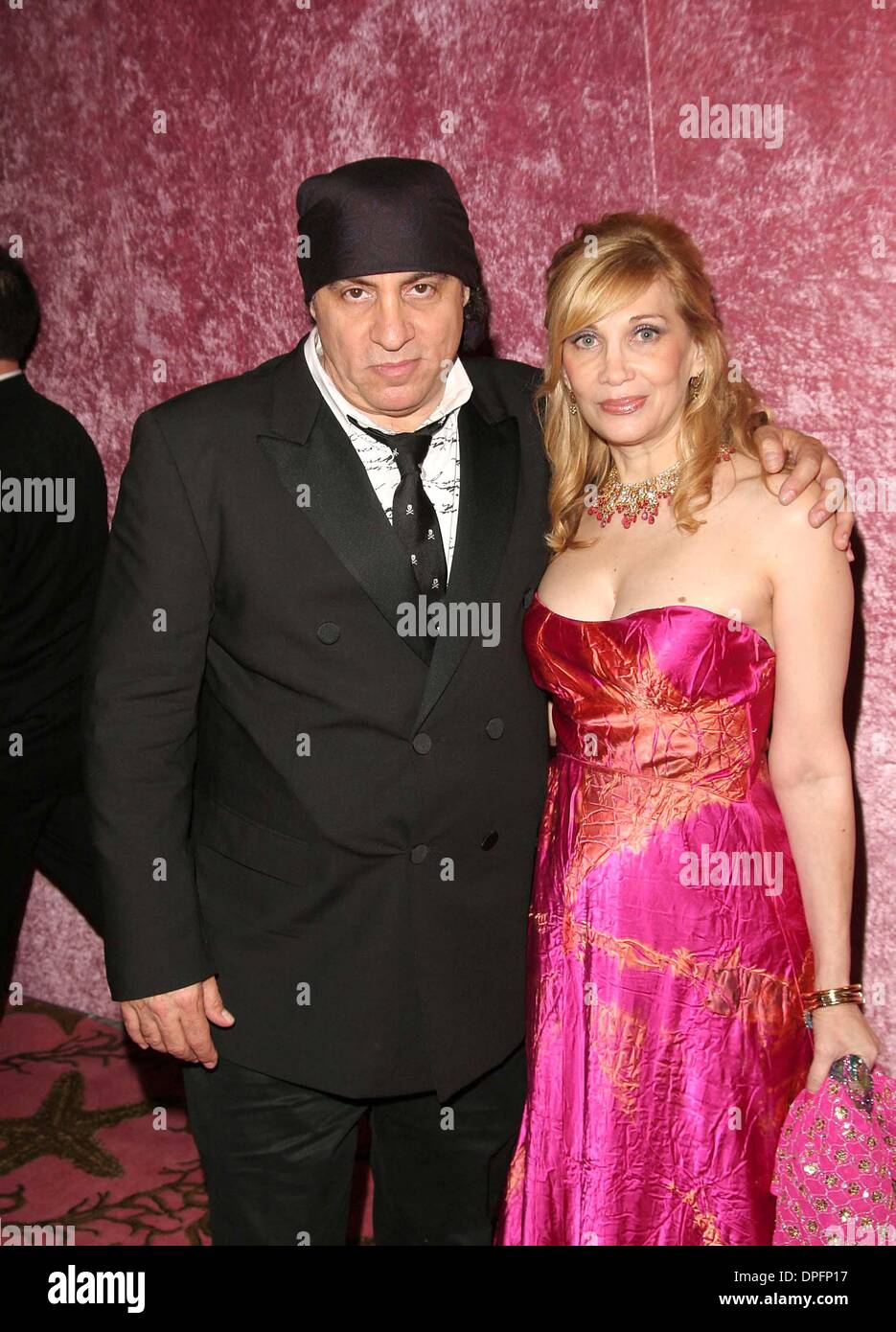 Aug. 28, 2006 - Hollywood, California, U.S. - K49427EG.58TH ANNUAL PRIMETIME EMMY AWARDS HBO AFTER-PARTY AT PACIFIC DESIGN CENTER, WEST HOLLYWOOD CA 08-27-2006.  -   2006.STEVEN VAN ZANDT AND WIFE MAUREEN(Credit Image: © Ed Geller/Globe Photos/ZUMAPRESS.com) Stock Photo