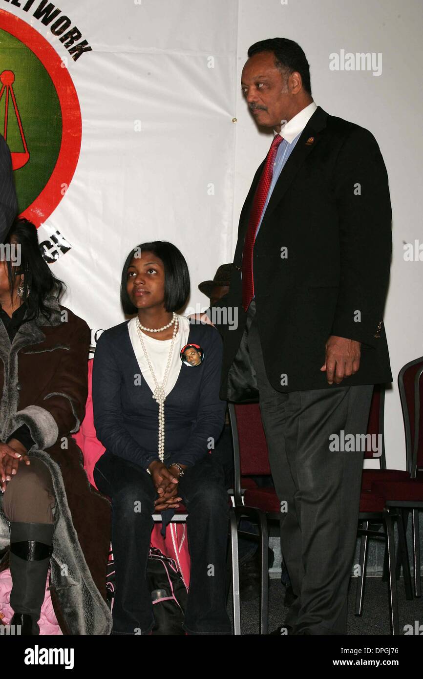 Mar. 2, 2006 - New York, New York, U.S. - AL SHARPTON AT  THE NATIONAL ACTION NETWORK TO ENCOURAGE THE PUBLIC TO SEEK OUT THEIR FAMILY TREE IS JOINED BY REVEREND JESSE JACKSON AND FRIEND AND FAMILY MEMBERS OF SEAN BELL.WEST 145TH STREET  03-03-2007.       2007.REVEREND JESSE JACKSON  AND SEAN BELL'S WIDOW.K52032RM.(Credit Image: © Rick Mackler/Globe Photos/ZUMAPRESS.com) Stock Photo