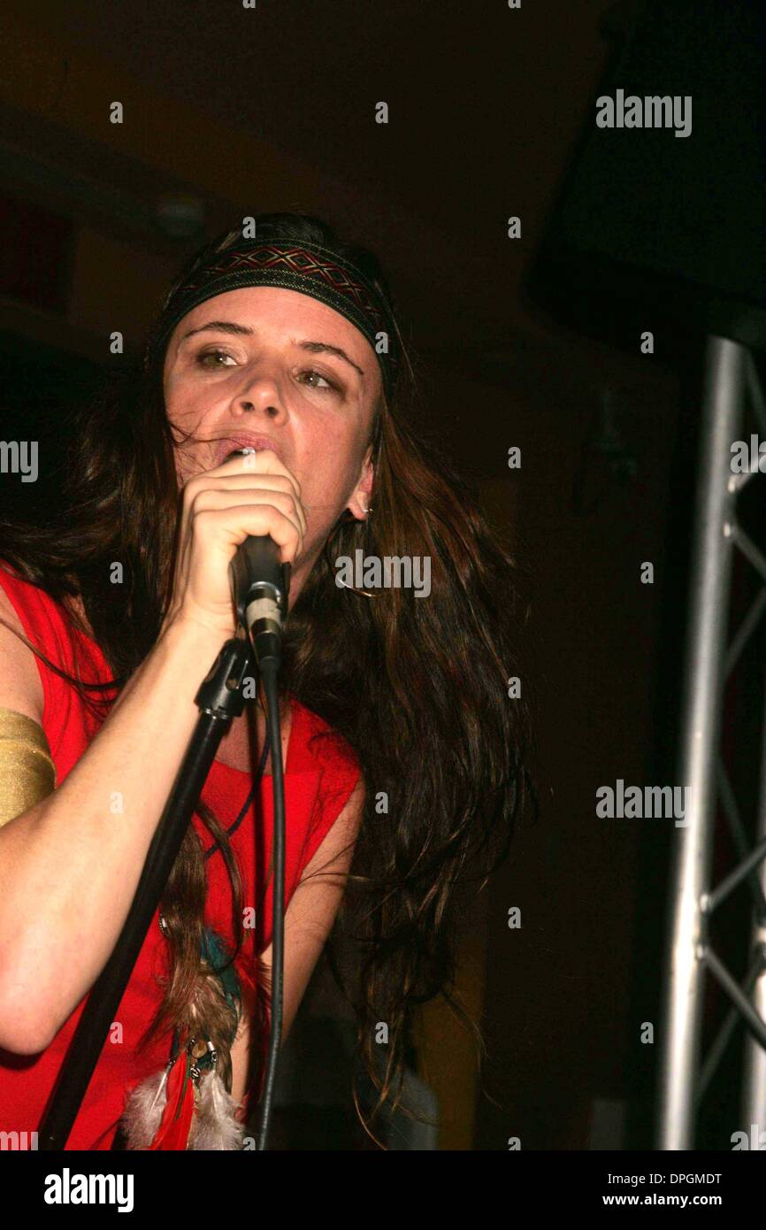 Juliette Lewis Rocker Aug. 2, 2006 - New York, New York, U.S. - JULIETTE LEWIS WITH HER BAND ...