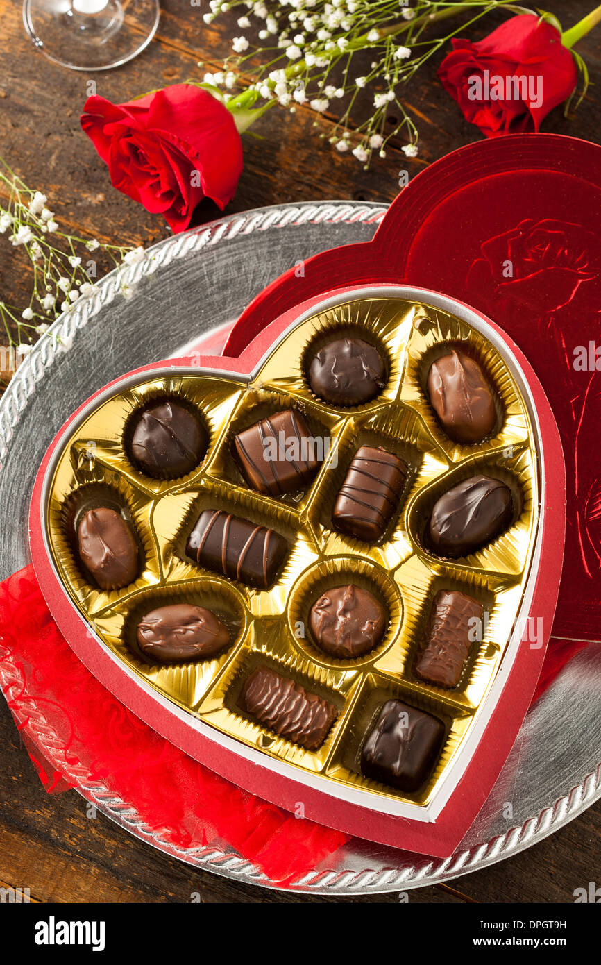Fancy Caja De Chocolates Gourmet Para El Día De San Valentín Fotos,  retratos, imágenes y fotografía de archivo libres de derecho. Image 25523055