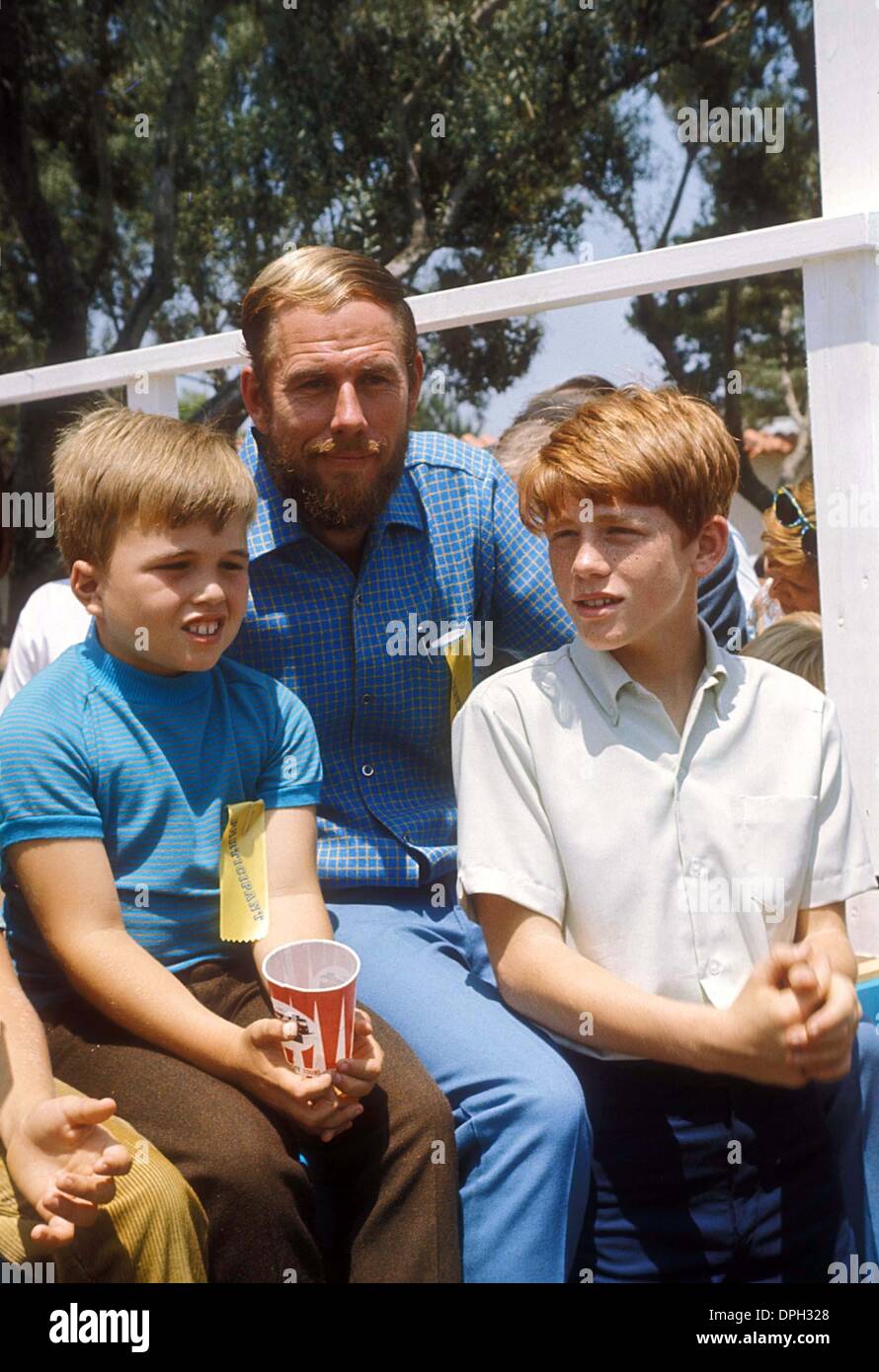 June 2, 2006 Hollywood, California, U.S. RON HOWARD WITH HIS FATHER