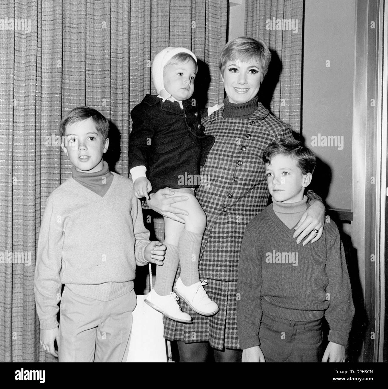 July 12, 2006 - Hollywood, California, U.S. - SHIRLEY JONES WITH HER SONS (SHAUN CASSIDY IS ON LEFT) AT MOMS AND MOPPETS EVENT , BEVERLY HILTON HOTEL 02-17-1968.(Credit Image: © Phil Roach/Globe Photos/ZUMAPRESS.com) Stock Photo