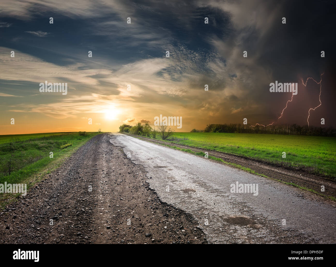 Stormy sky road hi-res stock photography and images - Alamy