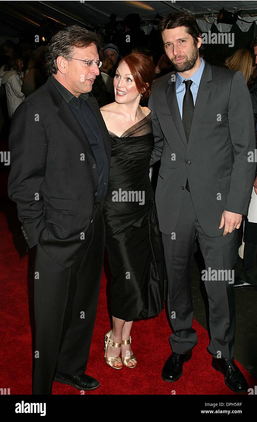 Feb. 13, 2006 - New York, New York, U.S. - K46820ML.NEW YORK PREMIERE OF '' FREEDOMLAND '' AT LOEWS LINCOLN CENTER , NEW YORK New York 02-13-2006 .  -    2006.JULIANNE MOORE.JOE ROTH(Credit Image: © Mitchell Levy/Globe Photos/ZUMAPRESS.com) Stock Photo