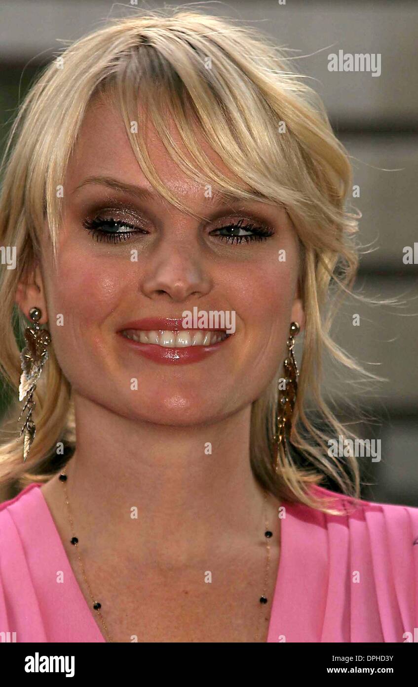 Apr. 27, 2006 - New York, New York, U.S. - K47659ML.5TH ANNUAL TRIBECA FILM FESTIVAL- ''ONE LAST THING'' PREMIERE AMC LOEWS LINCOLN SQUARE-NYC 04/27/2006 .  -    2006.SUNNY MABREY.(Credit Image: © Mitchell Levy/Globe Photos/ZUMAPRESS.com) Stock Photo