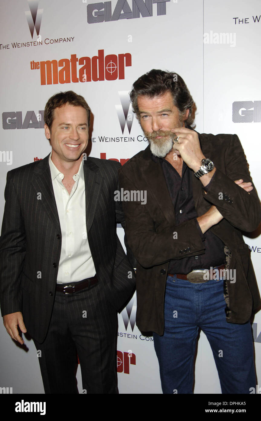 Pierce brosnan greg kinnear hires stock photography and images Alamy