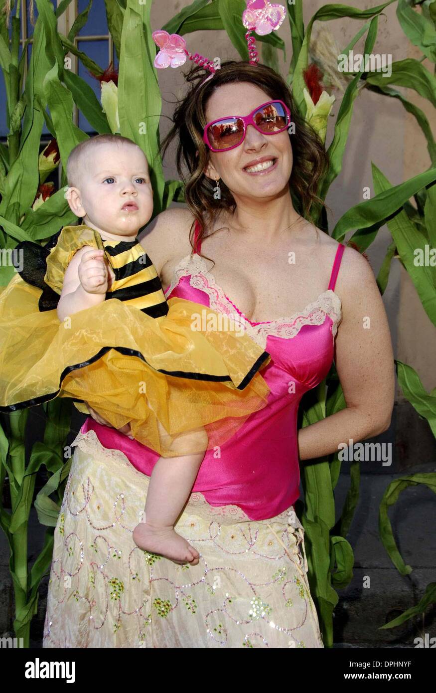 Oct. 22, 2006 - Hollywood, California, U.S. - Joely Fisher and her daughter True during the 14th Annual Camp Ronald McDonald Family Holloween Carnival, held at Universal Studios Backlot, on October 22, 2006, in Los Angeles..   / Superstar Images -    K50369MGE(Credit Image: © Michael Germana/Globe Photos/ZUMAPRESS.com) Stock Photo