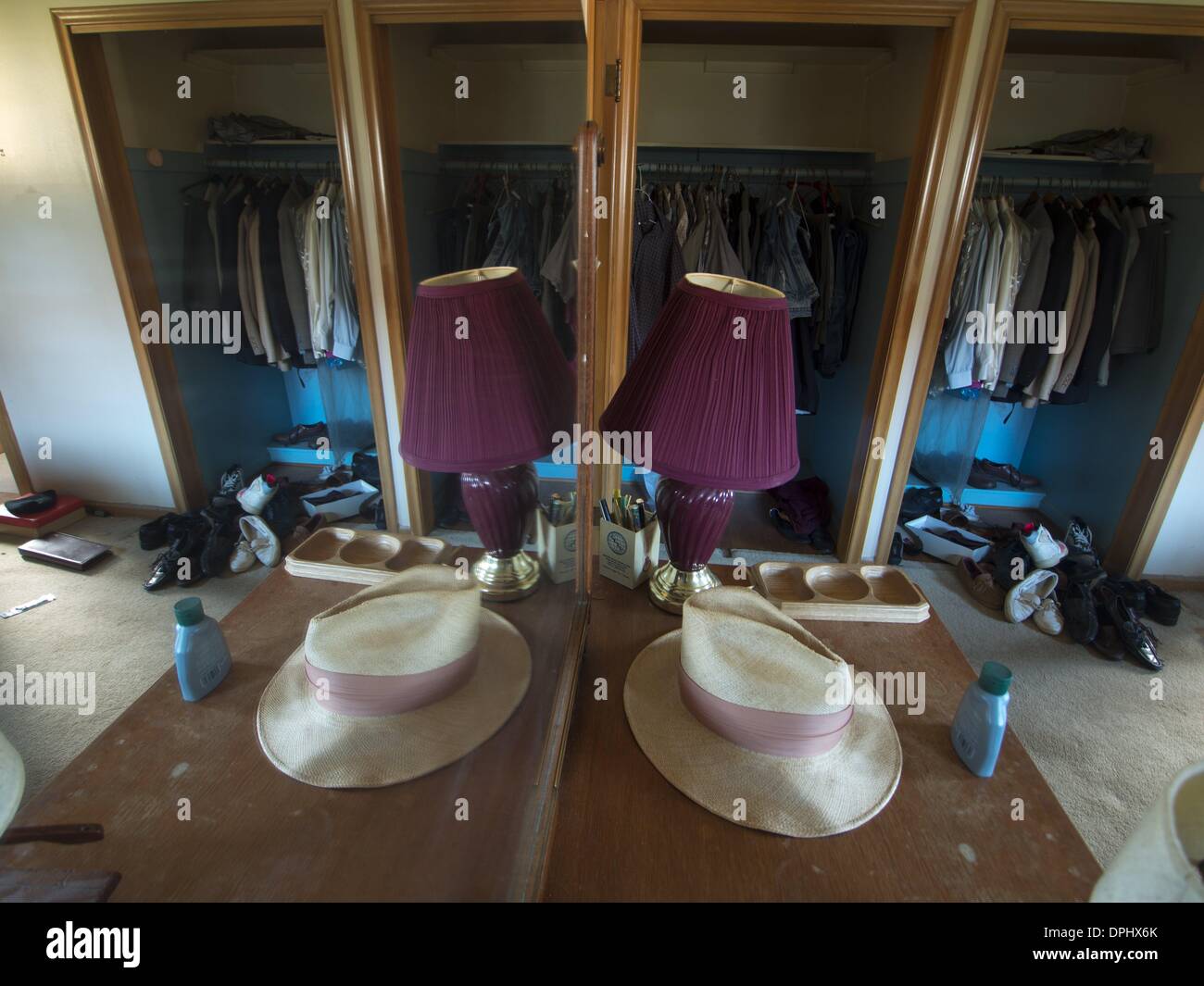 Messy Rails Messy clothes rail hi-res stock photography and images - Alamy