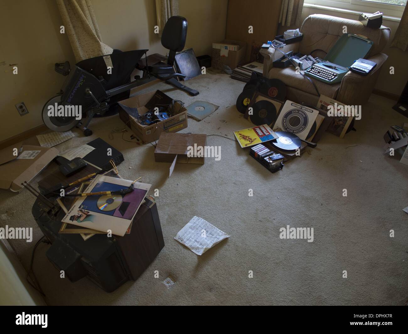 Oak Park, Michigan, USA. 27th Sep, 2013. Interior of a messy room with