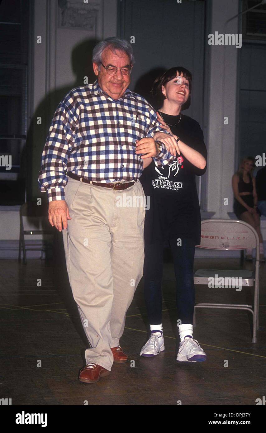 Aug 23 2006 Tom Bosley Beauty And The Beast Rehearsal For Broadway 02 23 1994 L7633ar Andrea Renault Credit Image C Globe Photos Zumapress Com Stock Photo Alamy