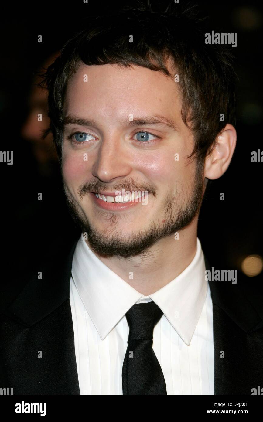 Dec. 28, 2006 - Hollywood, CALIFORNIA, USA - ELIJAH WOOD.ACTOR.BOBBY  PREMIERE, AFI FEST 2006 OPENING NIGHT GALA.GRAUMANS CHINESE, HOLLYWOOD,  CALIFORNIA, USA.01 November 2006.LAT76114.K51177.CREDIT:(Credit Image: ©  Globe Photos/ZUMAPRESS.com Stock Photo ...