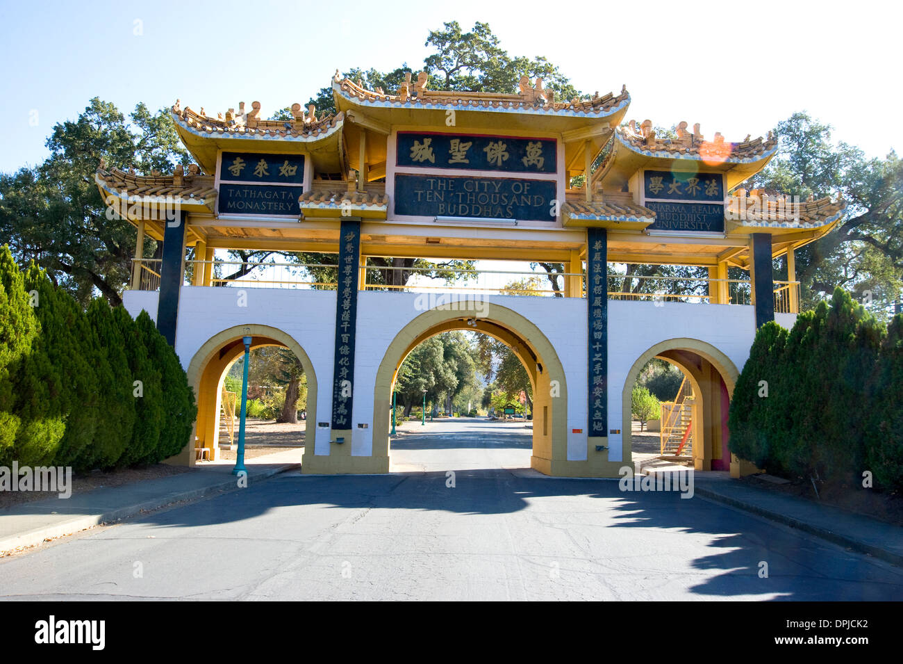 City of ten thousand buddhas hi-res stock photography and images - Alamy