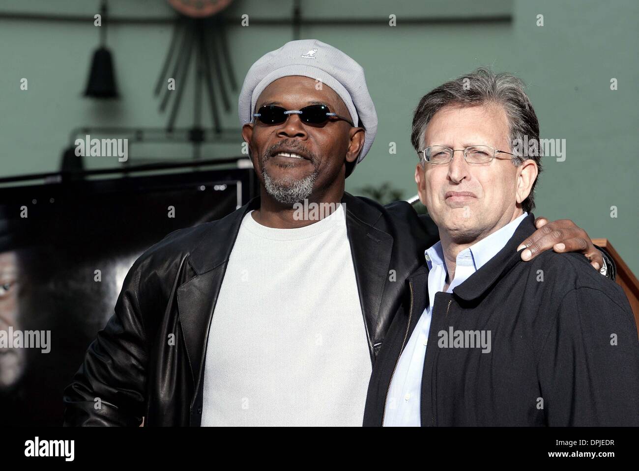 May 2, 2006 - Hollywood, LOS ANGELES, USA - SAMUEL L. JACKSON & JOE ROTH.ACTOR & PRODUCER.SAMUEL L. JACKSON HAND & FOOTPRINT CEREMONY.CHINESE THEATRE, HOLLYWOOD, LOS ANGELES, USA.30-Jan-06.LAQ64959.K47699.CREDIT:(Credit Image: © Globe Photos/ZUMAPRESS.com) Stock Photo