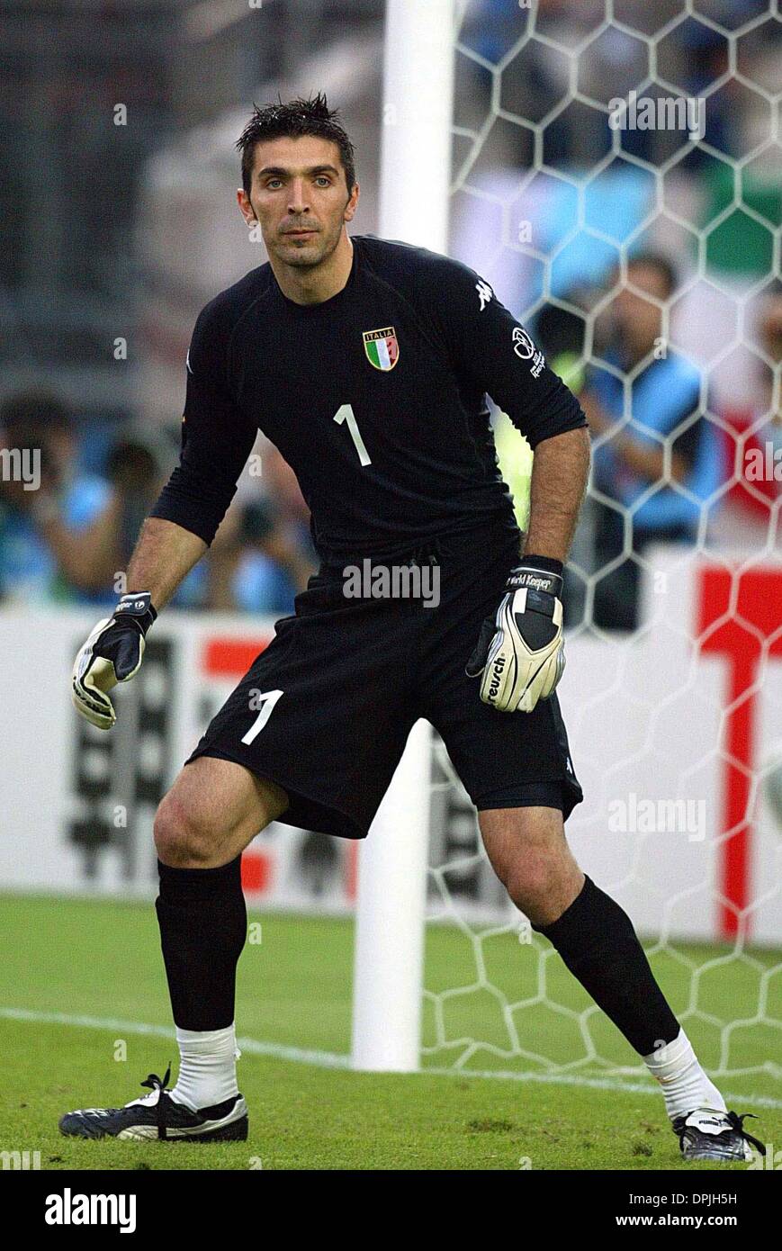 May 12, 2006 - ITALY V CROATIA - GIANLUIGI BUFFON.ITALY & PARMA.IBARAKI KASHIMA STADIUM, IBARA.ITALY V CROATIA.08/06/2002.DIB4861.K47872.WORLD CUP PREVIEW 2006.(Credit Image: © Globe Photos/ZUMAPRESS.com) Stock Photo