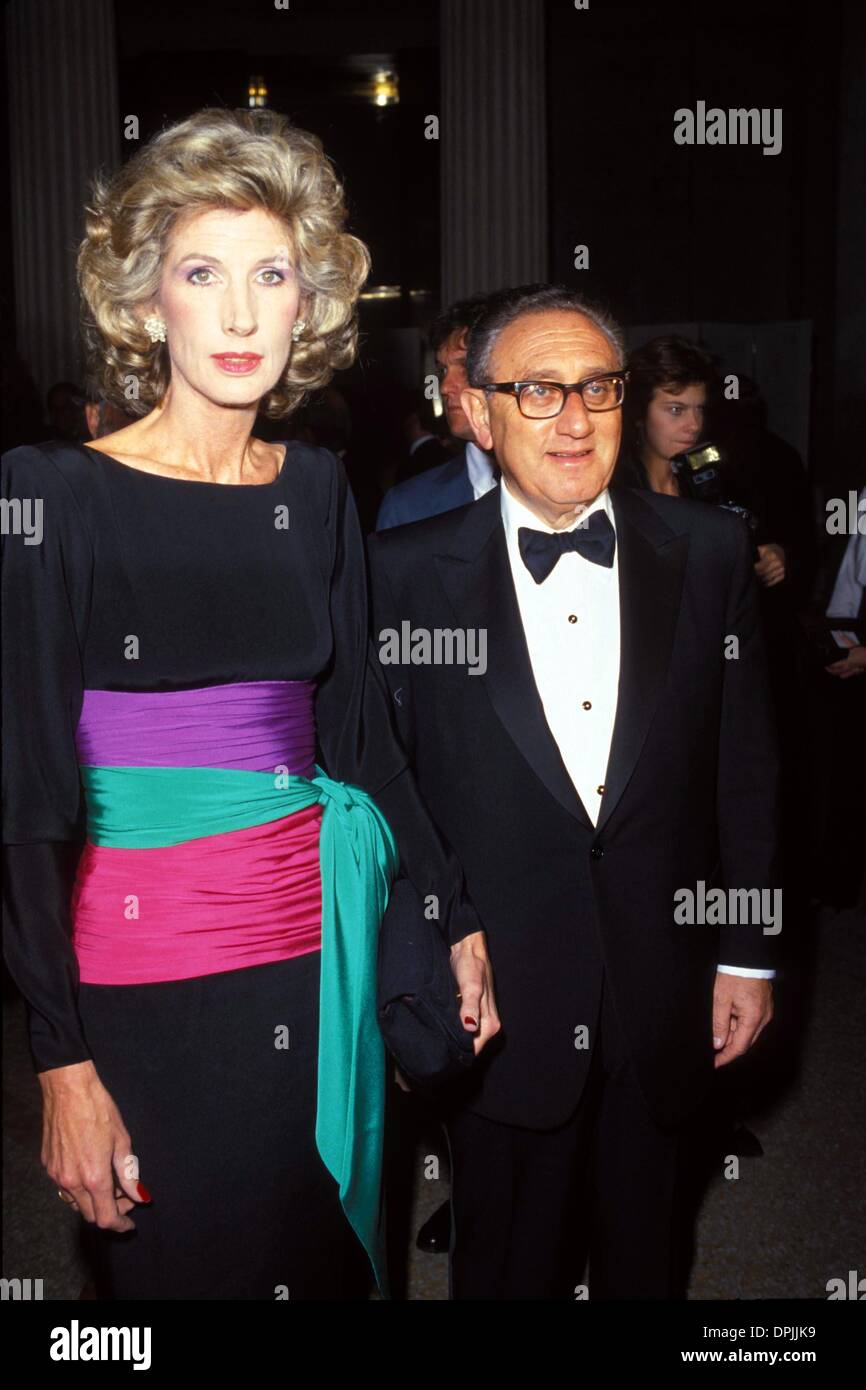 Nov. 8, 2006 - MET GALA 1984.HENRY KISSINGER AND WIFE NANCY KISSINGER . JAMES COLBURN- -    1984.NANCYKISSINGERRETRO(Credit Image: © Globe Photos/ZUMAPRESS.com) Stock Photo