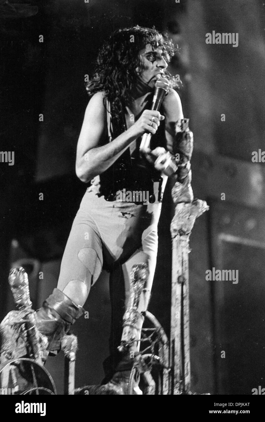 Alice Cooper Python Feb. 23, 2006 - ALICE COOPER AND SNAKE CHINA PERFORMING 09-1974. BILLY ...
