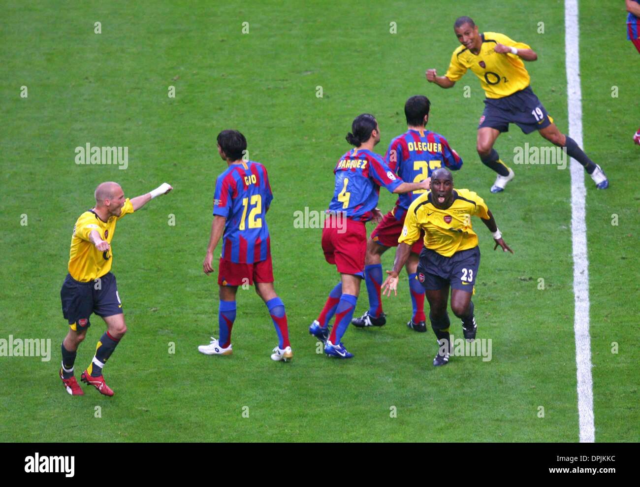 May 17, 2006 - Stade De France, PARIS, FRANCE - SOL CAMPBELL CELEBRATES GOAL.2006 LEAGUE CHAMPIONS-BARCELONA VS. ARSENAL .PARIS FRANCE 05-17-2006. MICHAEL MAYHEW- -   2006.K47922.(Credit Image: © Globe Photos/ZUMAPRESS.com) Stock Photo