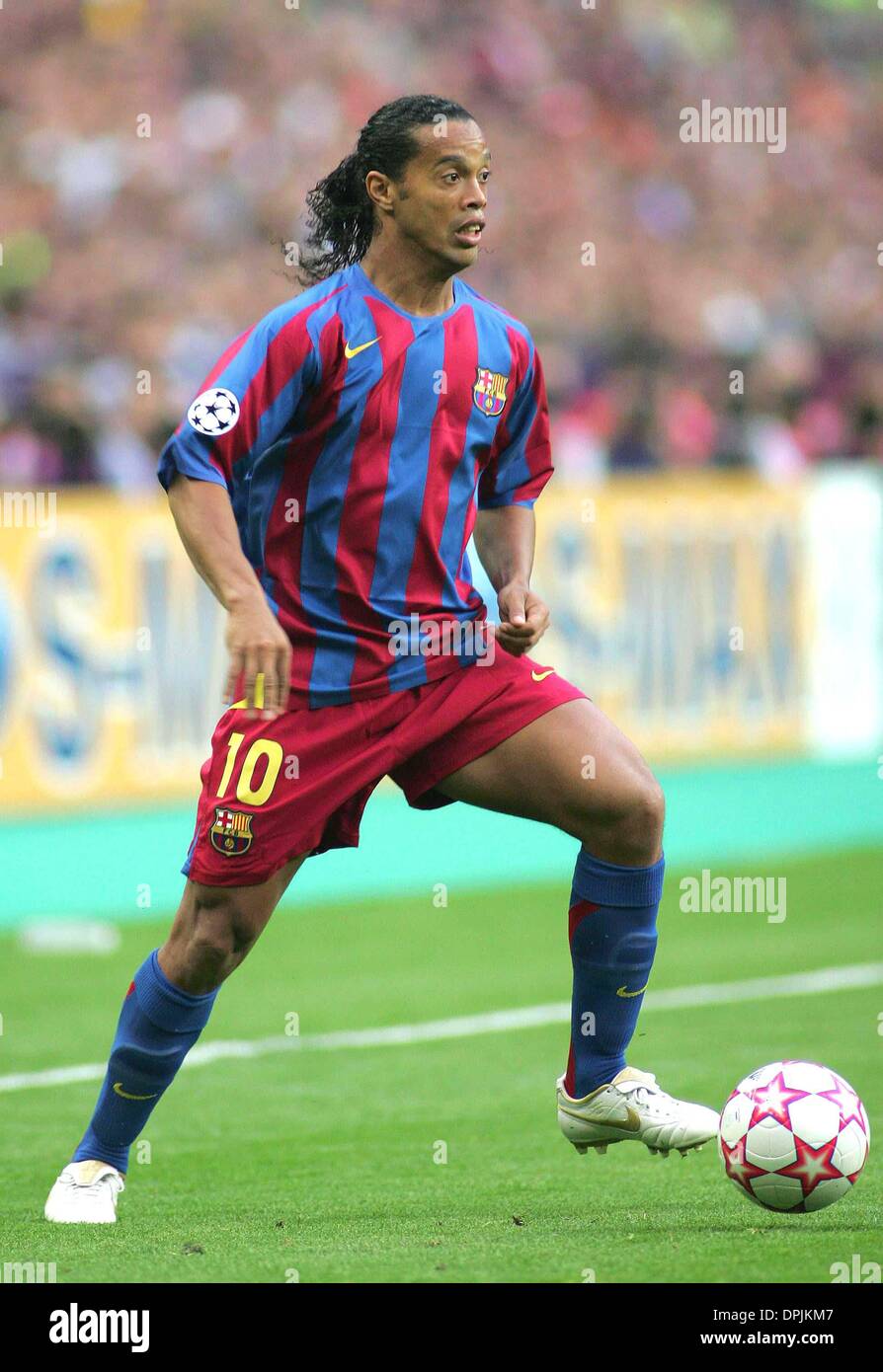 Ronaldinho 2006 hi-res stock photography and images - Alamy Ronaldinho 2006 hi-res stock photography and images - Alamy