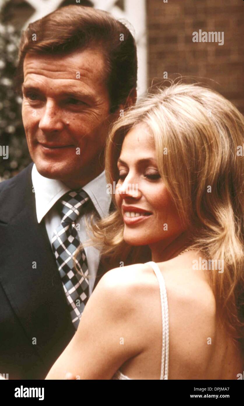 Roger moore and britt ekland hires stock photography and images Alamy