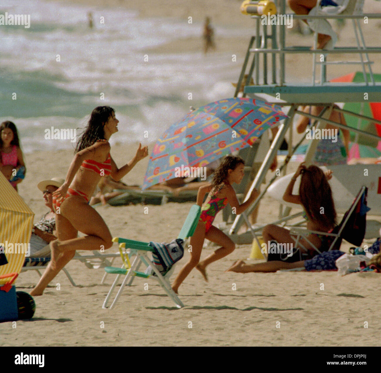 Jan. 19, 2006 - 9261995-MIAMI, FLORIDA.DEMI MOORE AND DAUGHTER RUMER ON  THE BEACH IN MIAMI, WHERE THEY WERE FOR THE.FILMING OF STRIPTEASE.CREDIT:  THOM BAUER- - I1216TB(Credit Image: © Globe PhotosZUMAPRESS.com Stock  Photo -