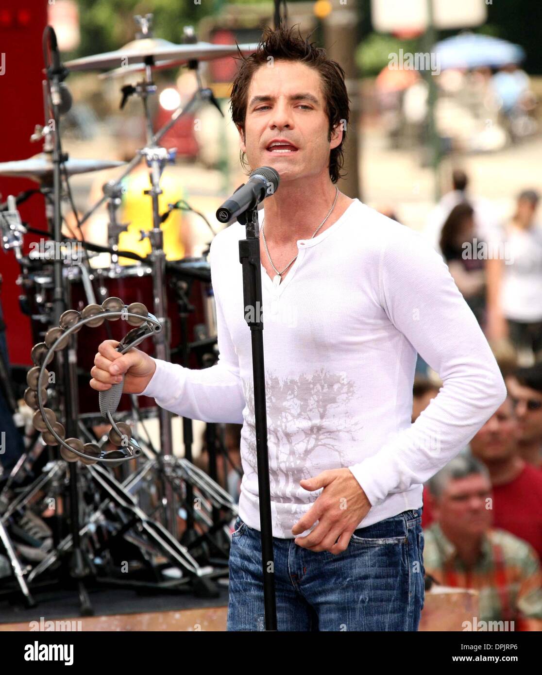 July 15, 2006 - Pat Monahan of Train performing on CBS's ''The Early ...