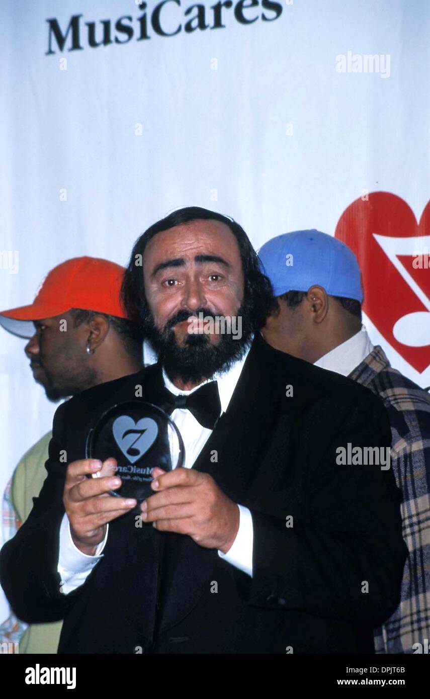 Aug. 21, 2006 - I2066ES.Pavarotti  Honored as Musicares Person of the Year..Luciano Pavarotti. Rosario Esposito -   -    LUCIANOPAVAROTTIRETRO(Credit Image: © Globe Photos/ZUMAPRESS.com) Stock Photo