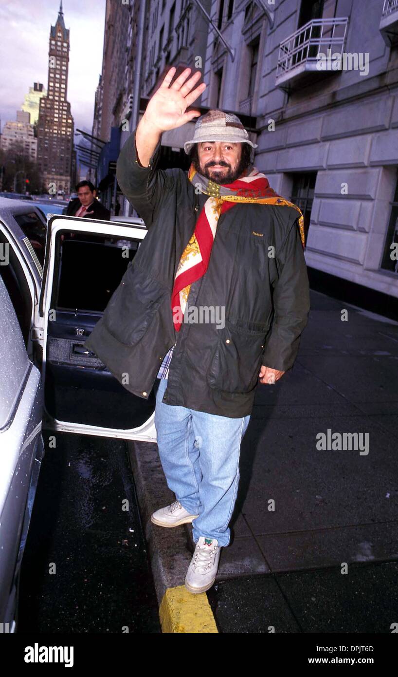 Aug. 21, 2006 - Luciano Pavarotti in New York City.. Victoria Johnson -   -    1996.LUCIANOPAVAROTTIRETRO(Credit Image: © Globe Photos/ZUMAPRESS.com) Stock Photo