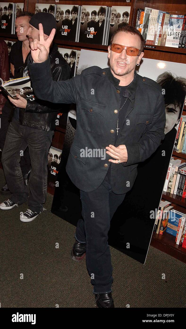 Sept. 26, 2006 - New York, New York, USA - The band U2 appears at the Barnes & Noble book store in Union Square in Manhattan  to promote their new book on U2 on September 26, 2006.. Andrea Renault     K49998AR.BONO(Credit Image: © Globe Photos/ZUMAPRESS.com) Stock Photo