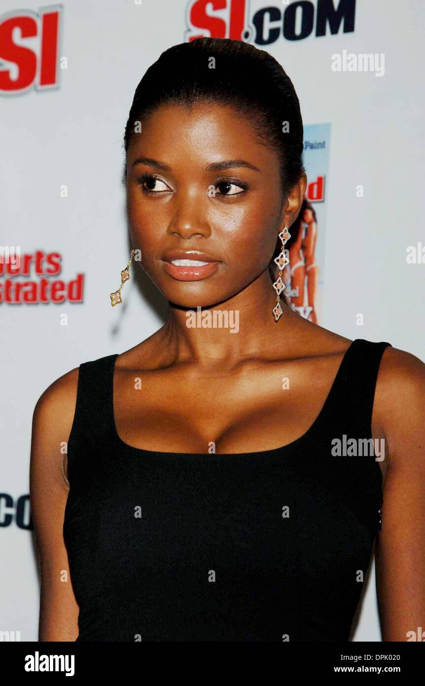 Feb. 15, 2006 - K46821AR.2006 SPORTS ILLUSTRATED SWIMSUIT ISSUE - PRESS CONFERENCE AT CROBAR, NEW YORK CITY  02-14-2006. ANDREA RENAULT-   CARLA CAMPBELL(Credit Image: © Globe Photos/ZUMAPRESS.com) Stock Photo