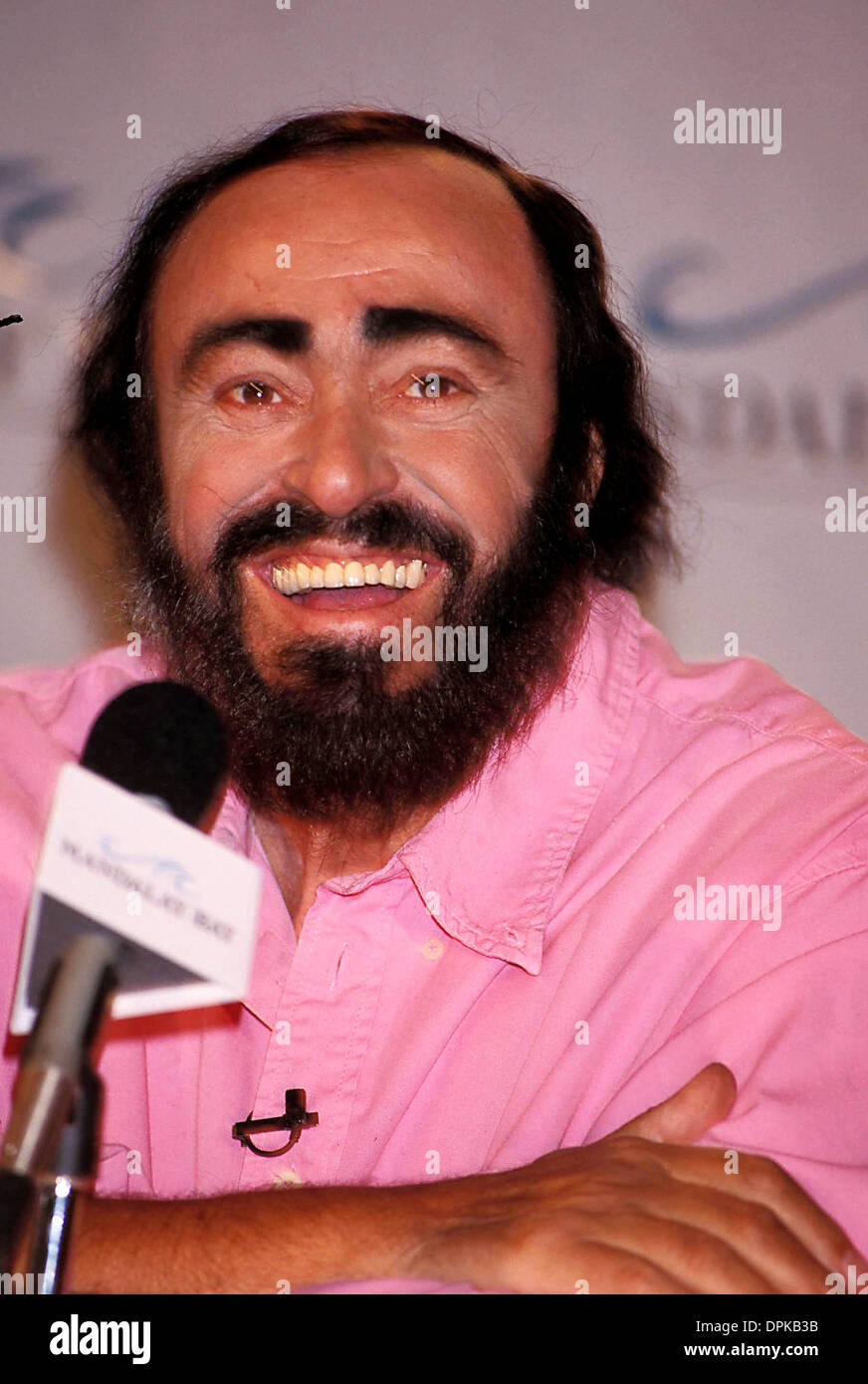 Aug. 17, 2006 - K14201AR.Pavarotti Press Conference in New York City to announce Las Vegas Concert at Mandalay Bay Resorts..Luciano Pavarotti . Andrea Renault -    1998.LUCIANOPAVAROTTIRETRO(Credit Image: © Globe Photos/ZUMAPRESS.com) Stock Photo