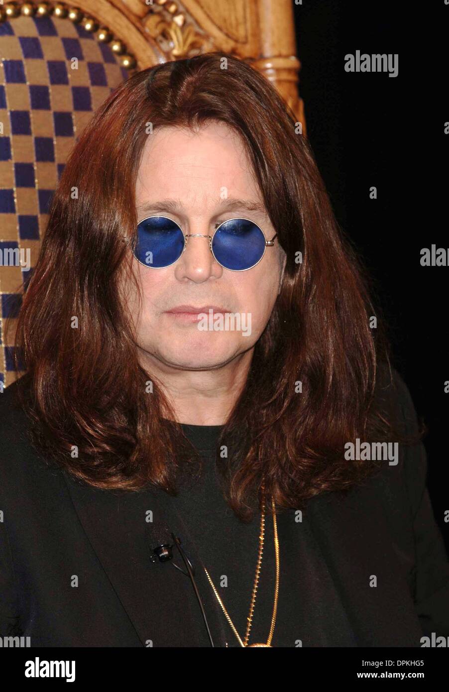 ozzy osbourne tomando cafe