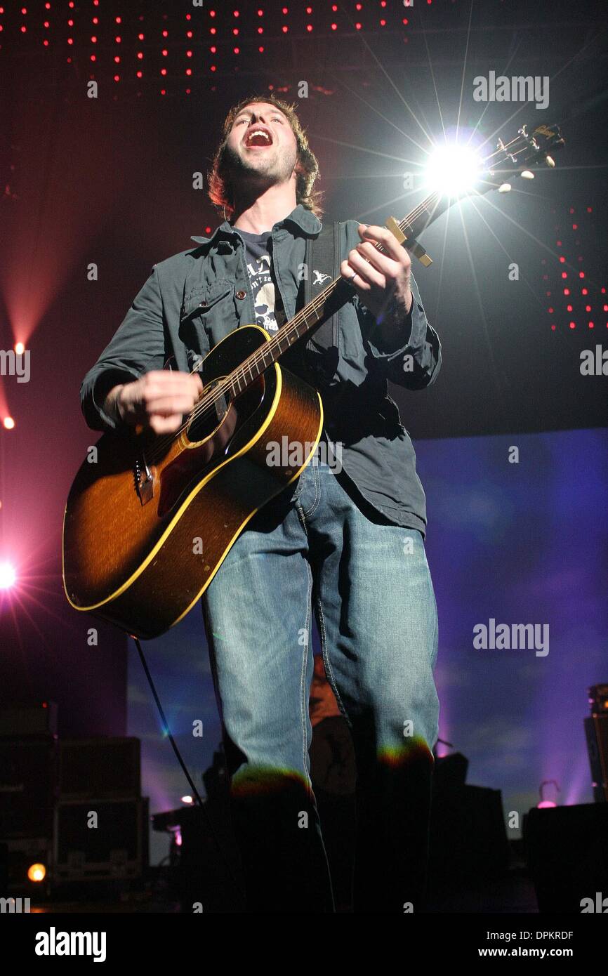 Feb. 20, 2006 - London, United Kingdom - K46890.JAMES BLUNT-LIVE CONCERT-BRIXTON ACADEMY, BRIXTON, LONDON, UK  02-18-2006. CHRIS AUBREY- LINK-   JAMES BLUNT(Credit Image: © Globe Photos/ZUMAPRESS.com) Stock Photo